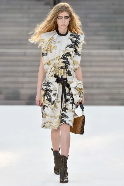 Look 8